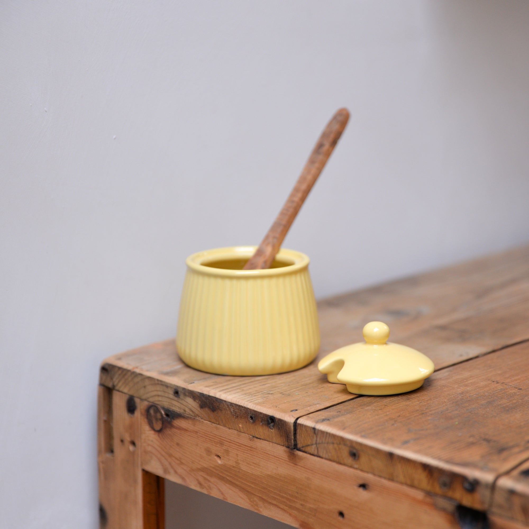 Sugar Pot with Lid / Pastel Yellow