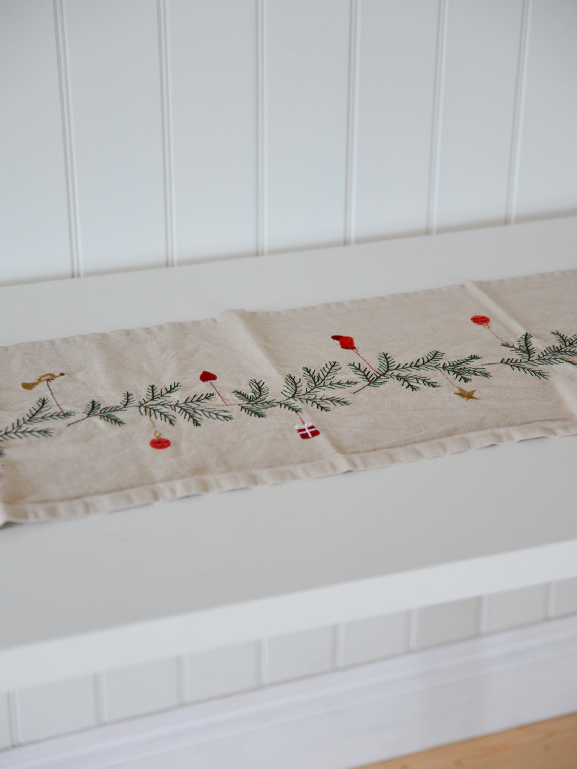 Table Runner Spruce Wreath