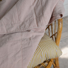 Load image into Gallery viewer, Vintage Quilt in Rose /130 x 180cm