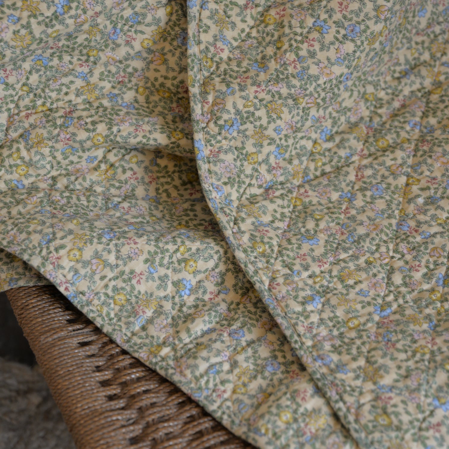 Yellow Floral Quilt / 130 x 180cm