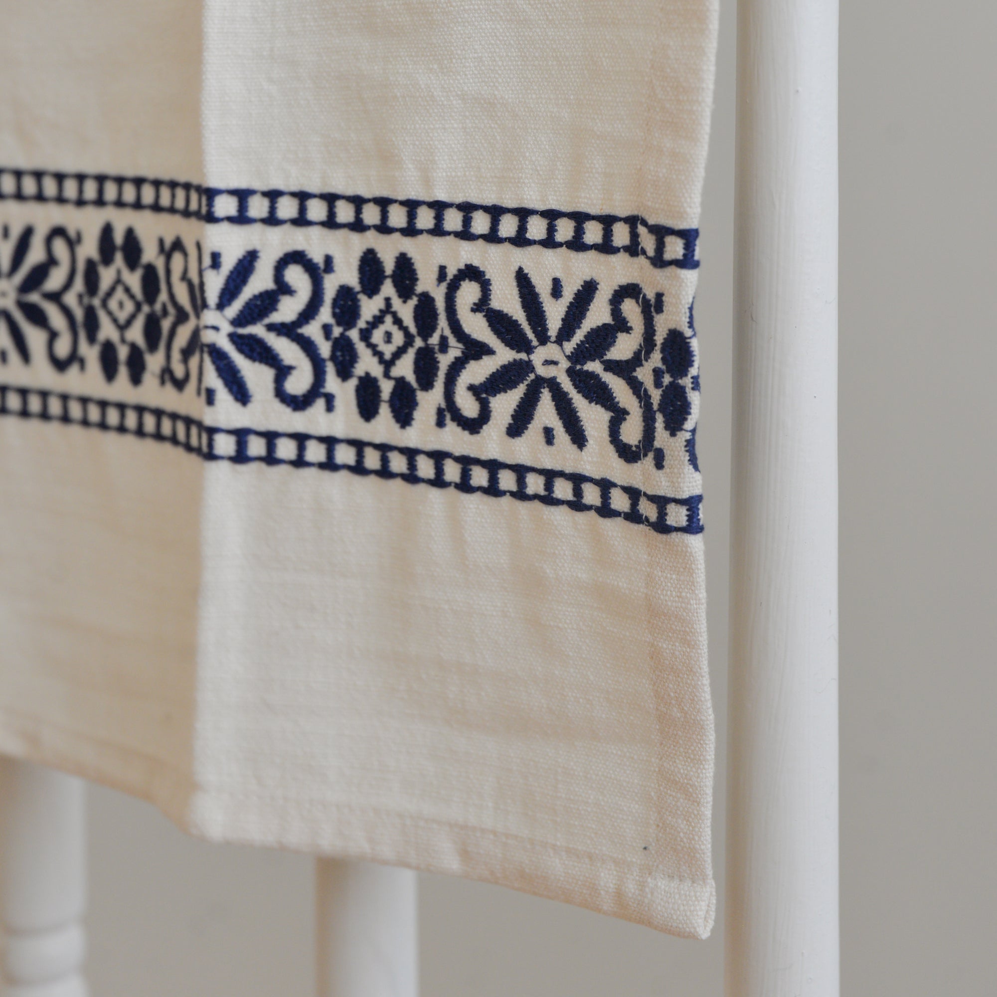 Embroidered Kitchen Towel / Blue