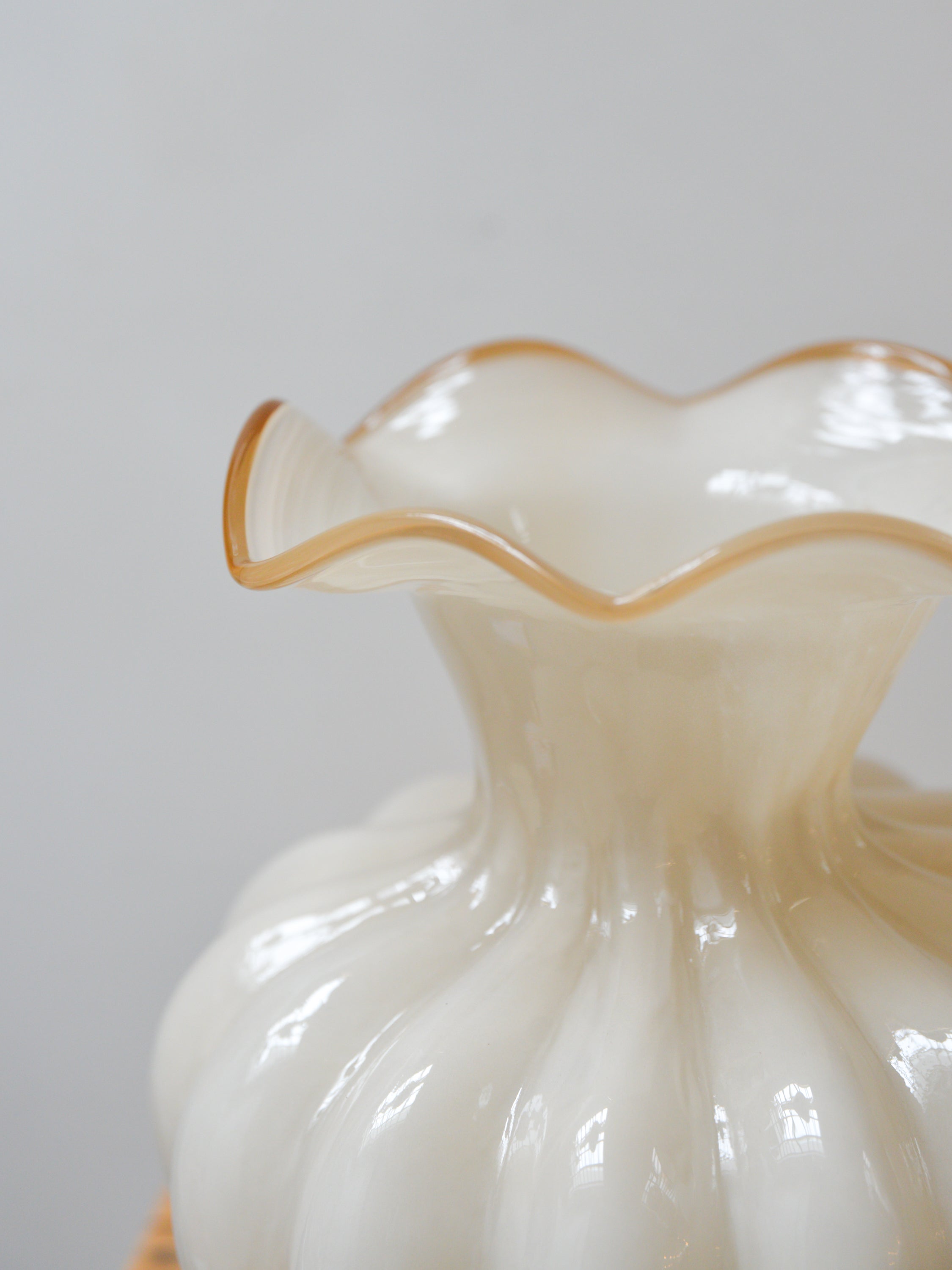 Round Ribbed Glass Vase / Cream – Mon Pote