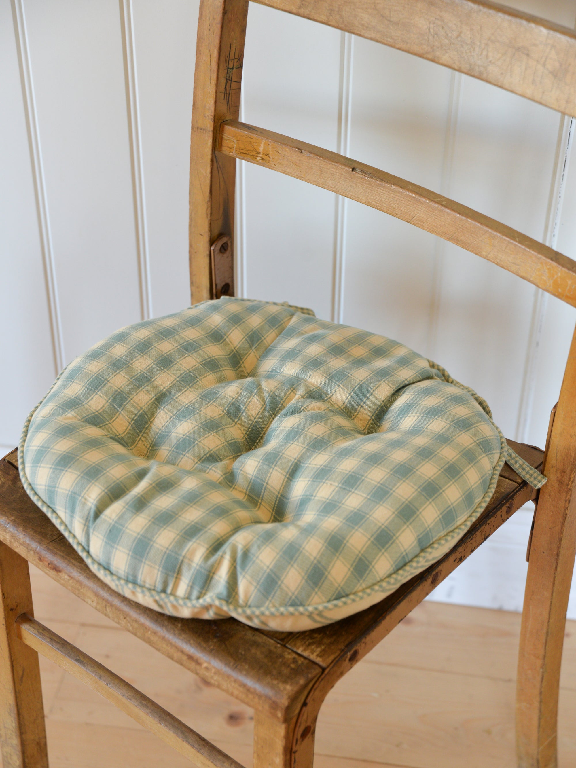 Campagne Round Checkered Stripe Seat Cushion / Sage Green