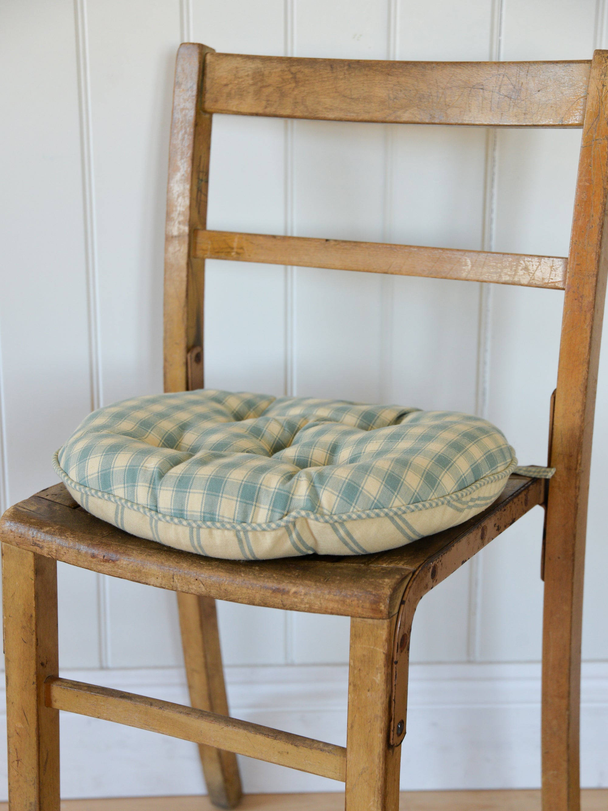 Campagne Round Checkered Stripe Seat Cushion / Sage Green