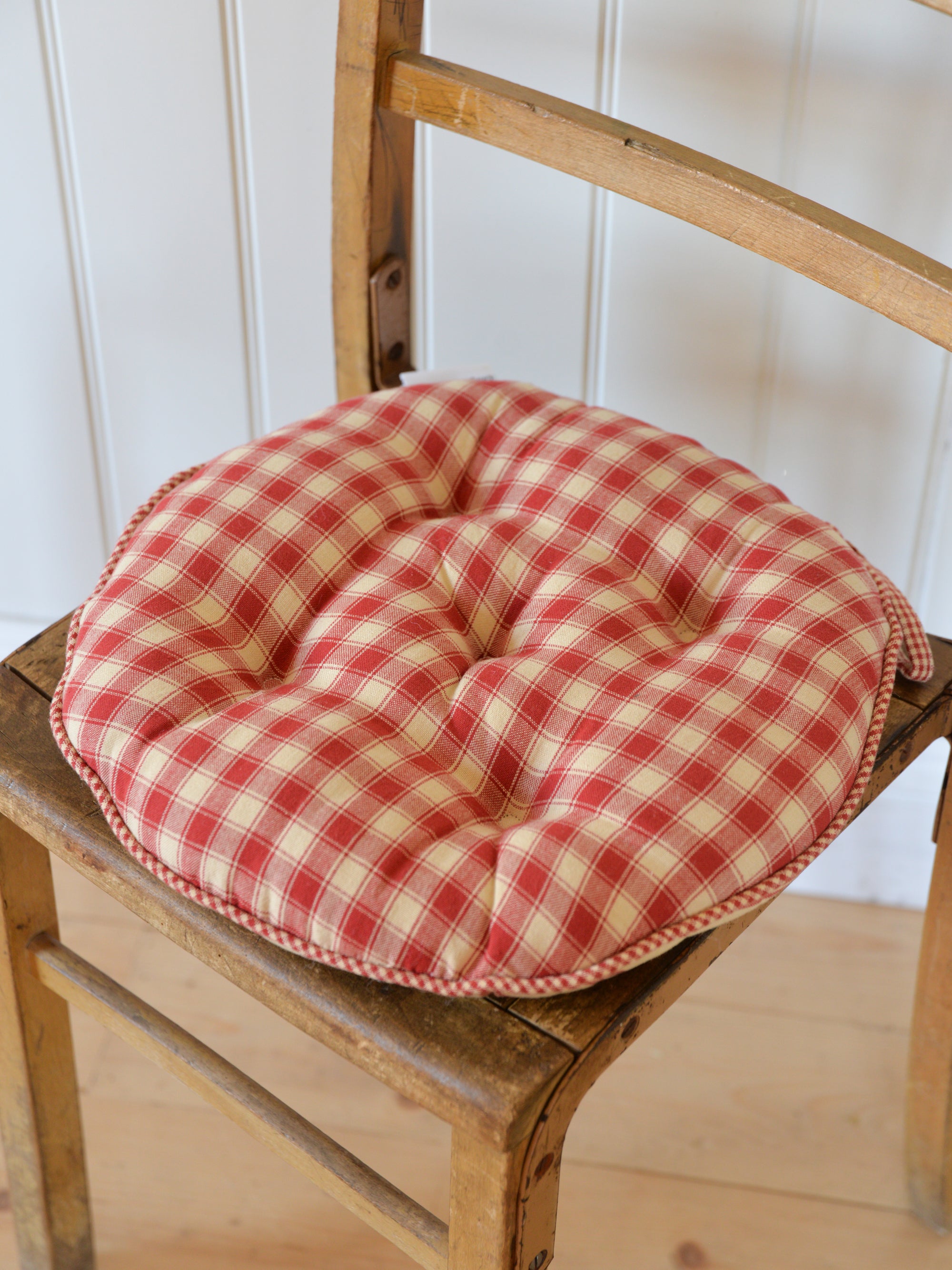 Campagne Round Checkered Stripe Seat Cushion / Red