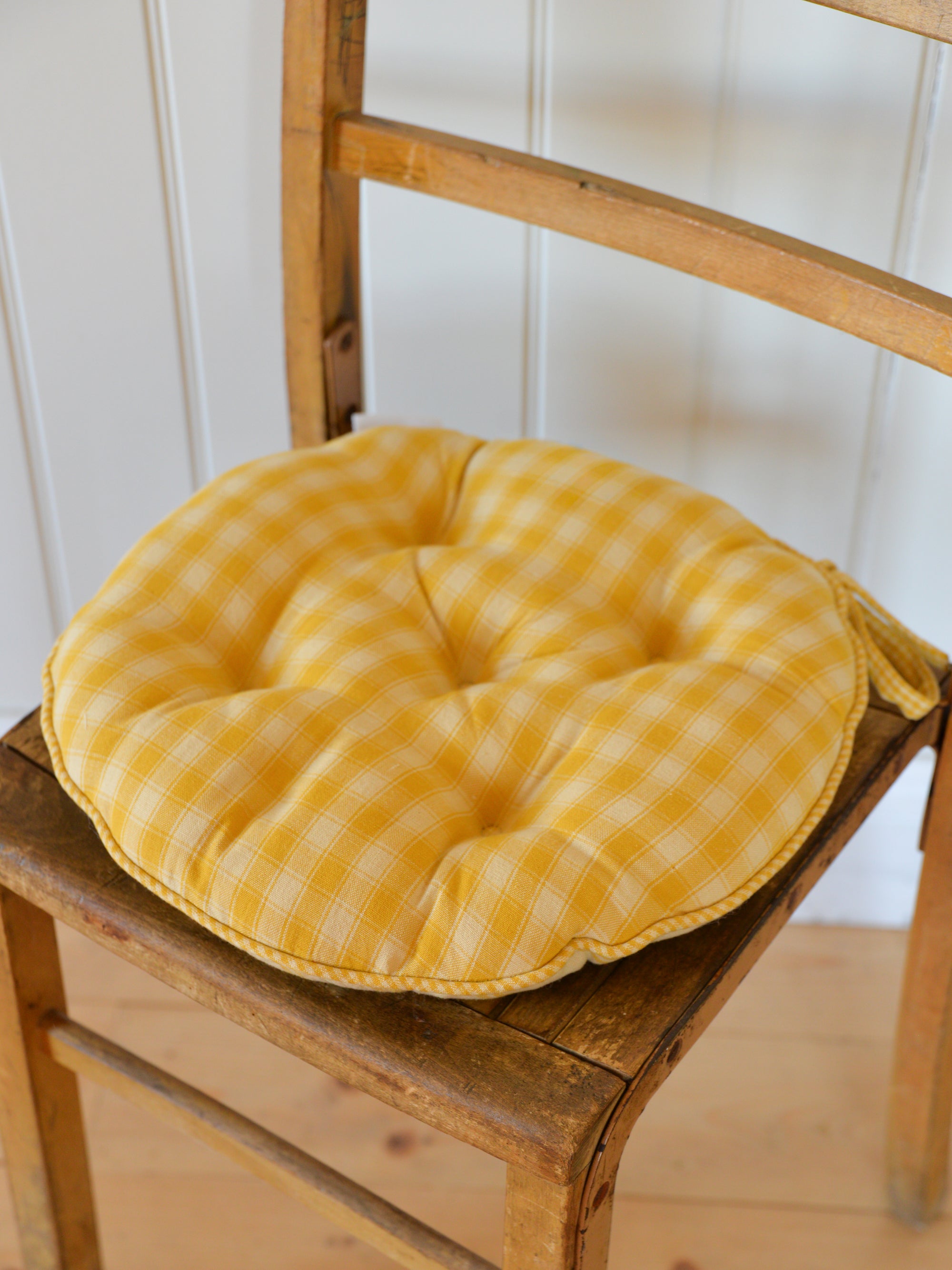 Campagne Round Checkered Stripe Seat Cushion / Yellow