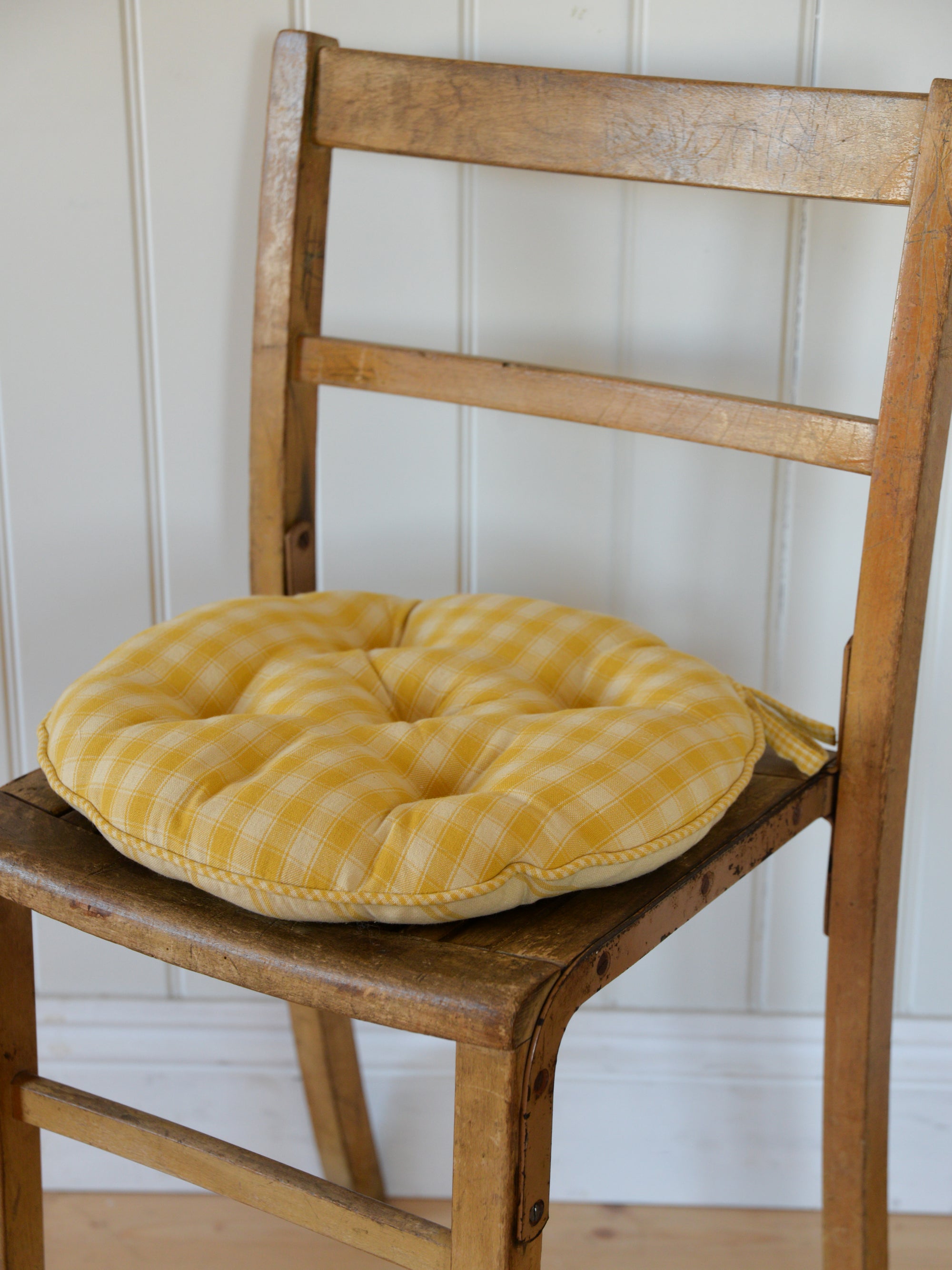 Campagne Round Checkered Stripe Seat Cushion / Yellow