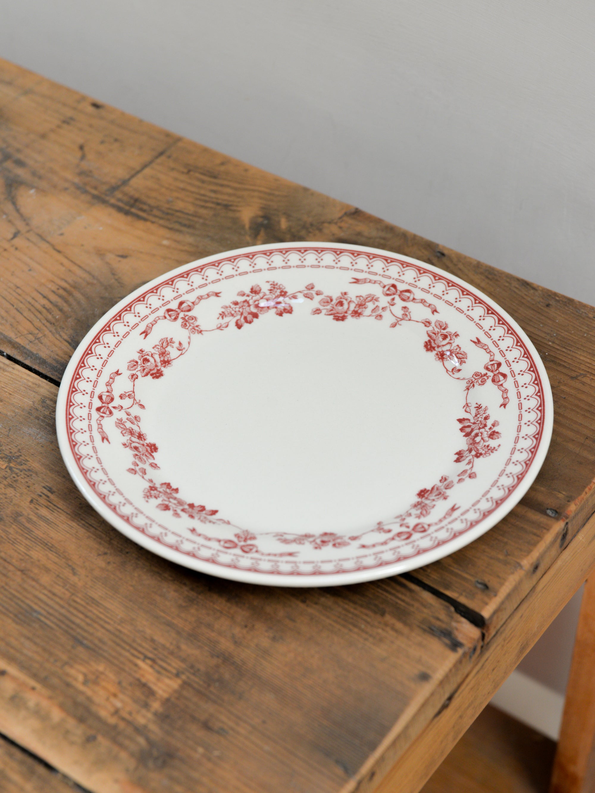 Faustine Patterned Floral Dessert Plate / Burgundy