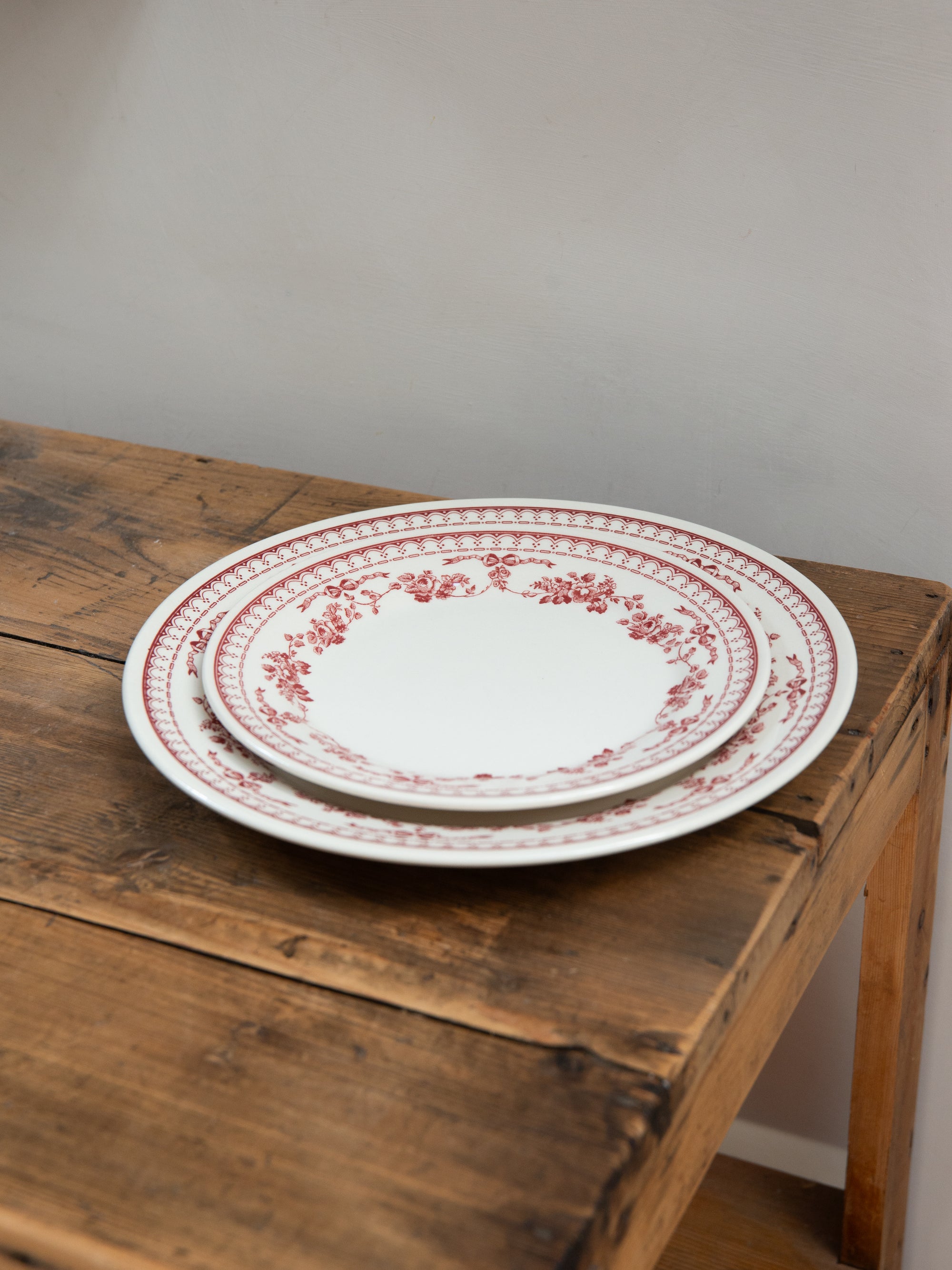 Faustine Patterned Floral Dessert Plate / Burgundy