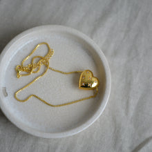 Load image into Gallery viewer, Gold Chunky Heart Necklace