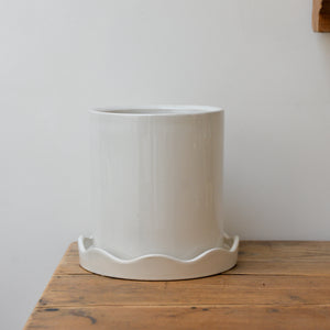 Plant Pot With Scalloped Saucer / Colours