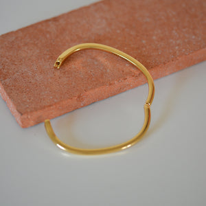 Alaia Bangle / Gold