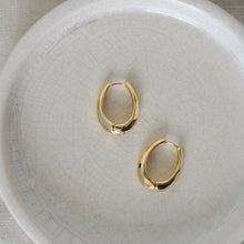 Load image into Gallery viewer, Asher Hoop Earrings / Gold