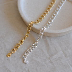 Charm Curb Chain Bracelet / Gold or Silver