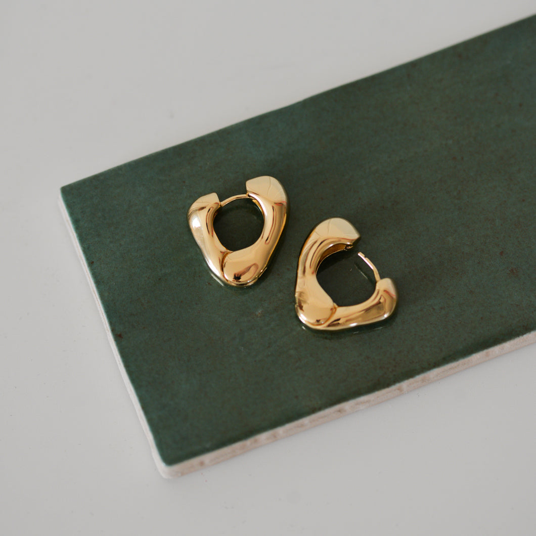 Free Hoop Earrings / Gold