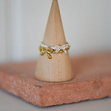 Load image into Gallery viewer, Lulu Bow Stack Ring / Gold