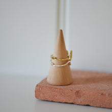 Load image into Gallery viewer, Lulu Wavy Stack Ring / Gold