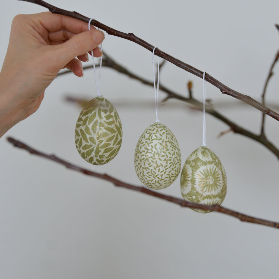 Hanging Easter Eggs / Green Pattern