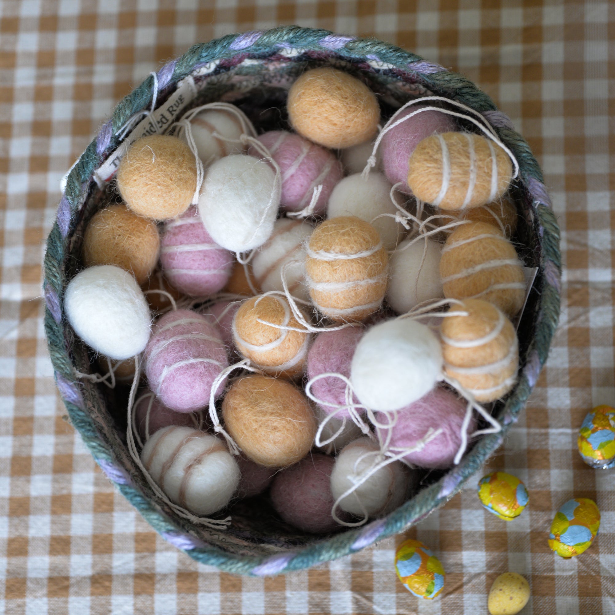 Felt Hanging Easter Eggs / White