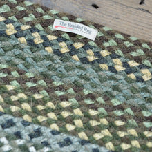 Load image into Gallery viewer, Hedgerow Jute Oval Rug / Green