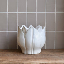 Load image into Gallery viewer, Leslie Plant Pot Off White / Sizes