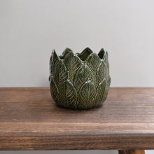 Load image into Gallery viewer, Nea Leaf Plant Pot / Sizes