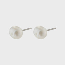 Load image into Gallery viewer, Freshwater Pearl Stud Earrings