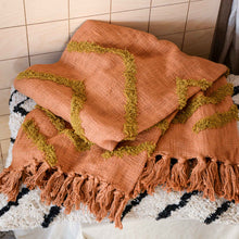 Load image into Gallery viewer, Cotton Fringe Pattern Throw in Brown