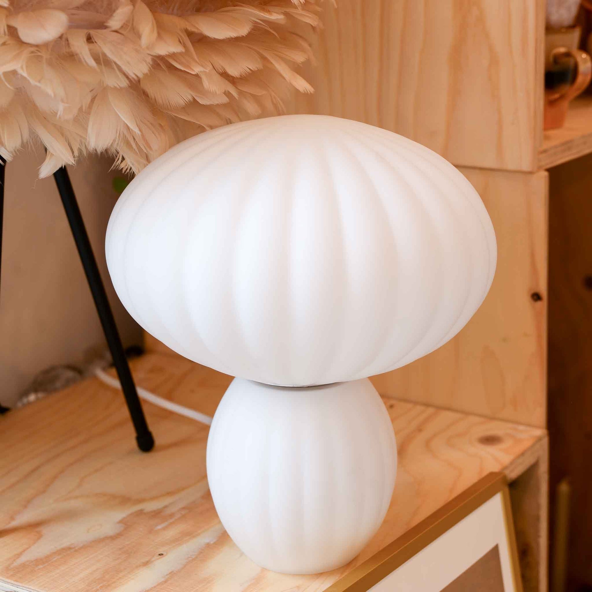 Hubsch glass white opal table light