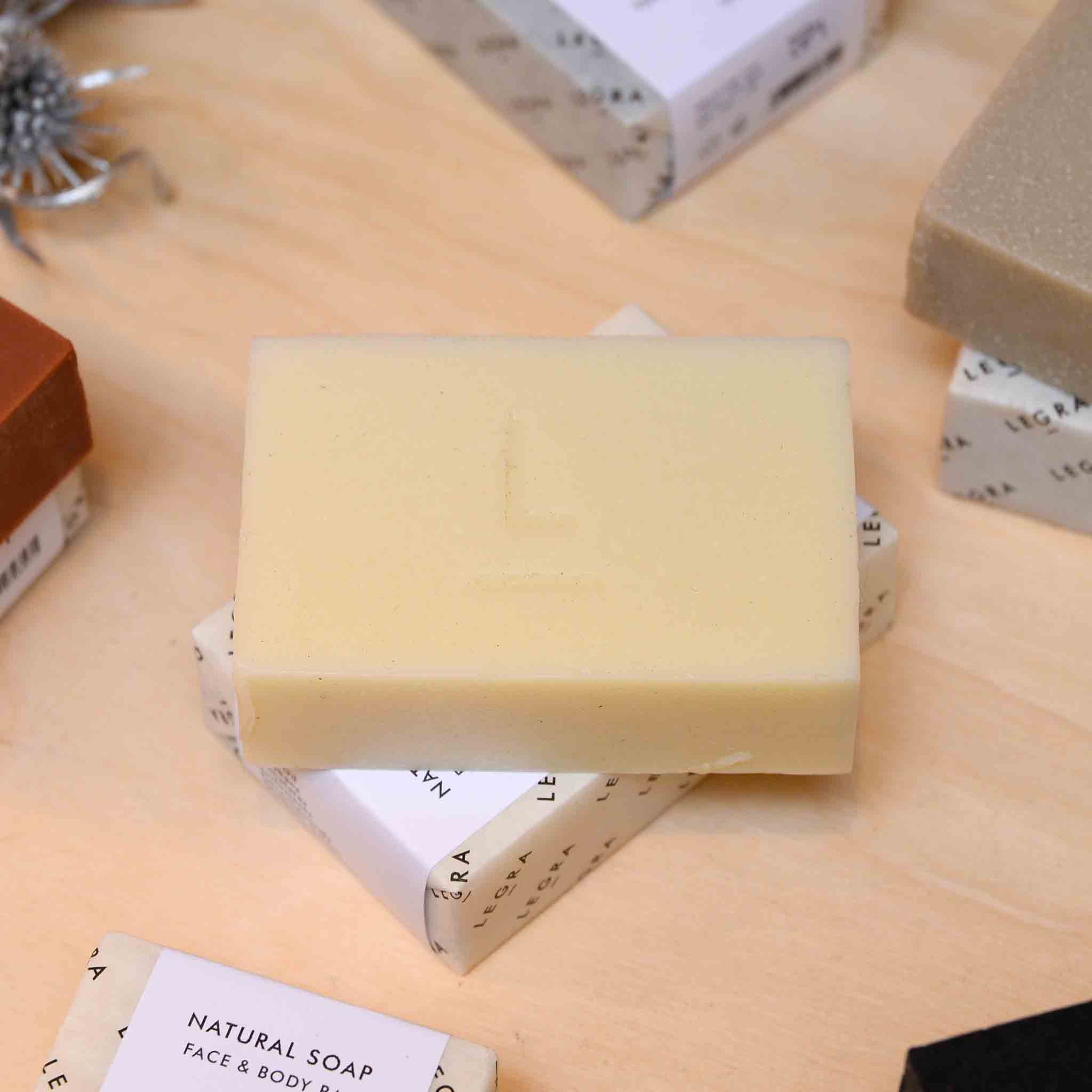 Bamboo powder soap with neroli & geranium