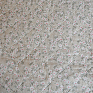 Anna Floral Quilt in Sand