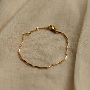 pilgrim-jewellery-delicate-gold-plated-chain-bracelet-deva