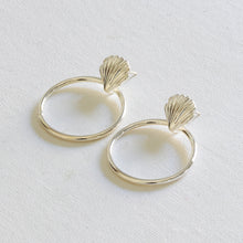 Load image into Gallery viewer, Vanessa Shell Circle Earrings in 22 k Silver Plating