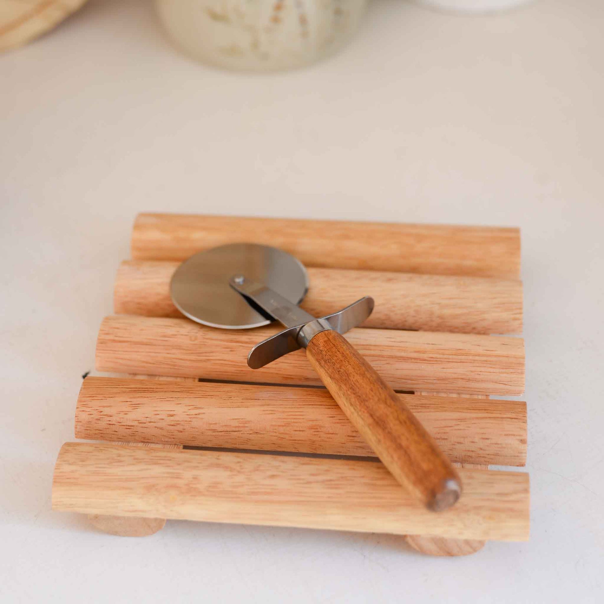 Bloomingville-Wooden-Adrien-Trivet