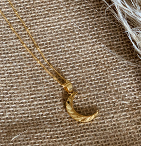 Mara Moon Necklace in Gold