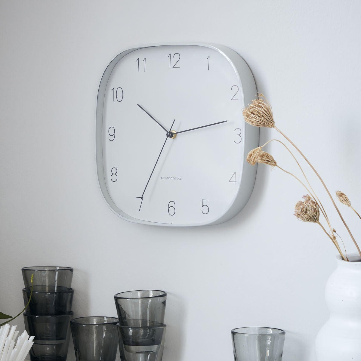 shape-wall-clock-from-hjouse-doctor
