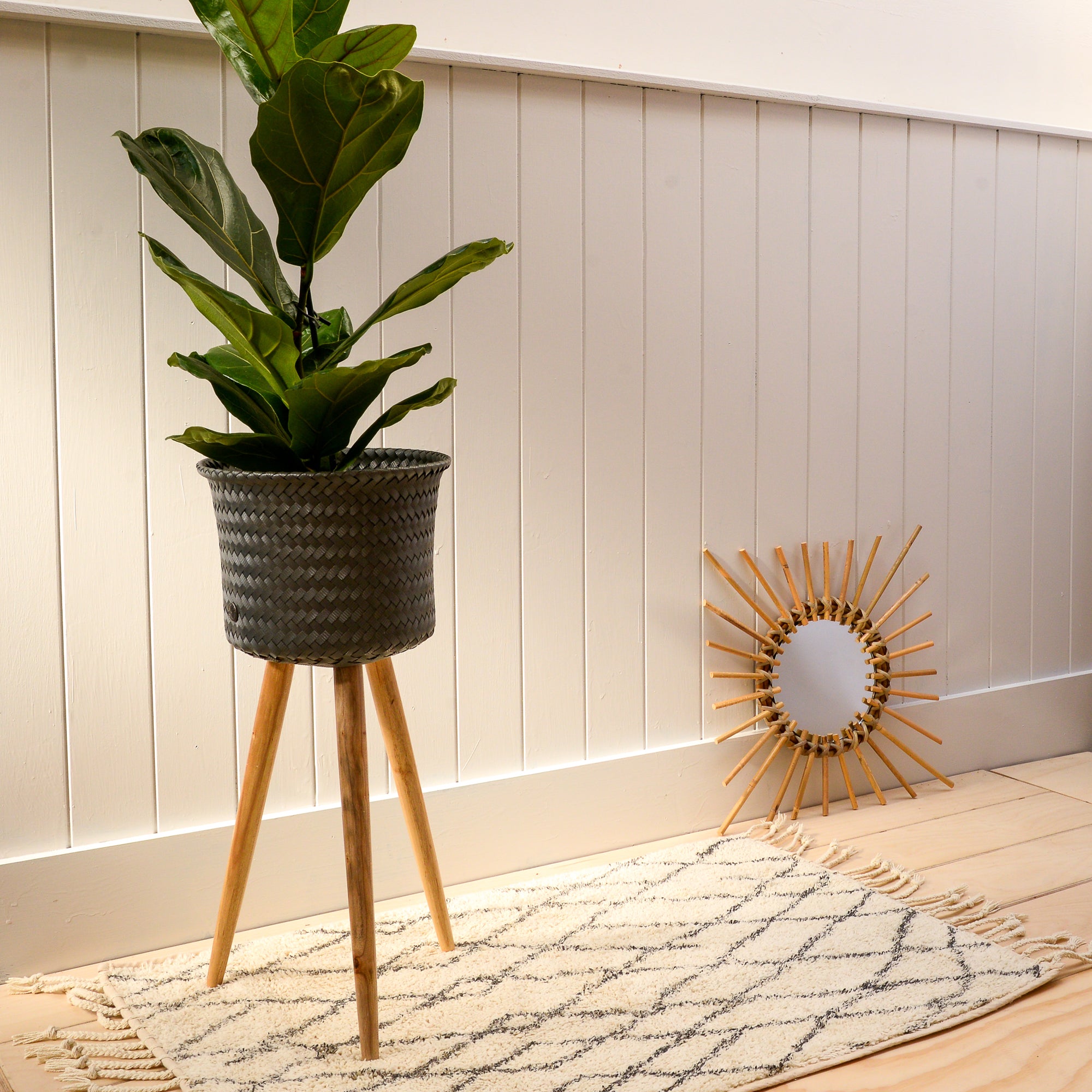 handed-by-up-high-recycled-plastic-planter