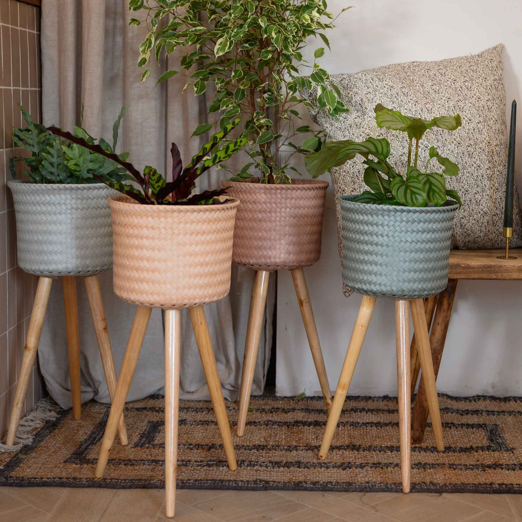 Recycled Plastic Plant Stand / Sahara Sand