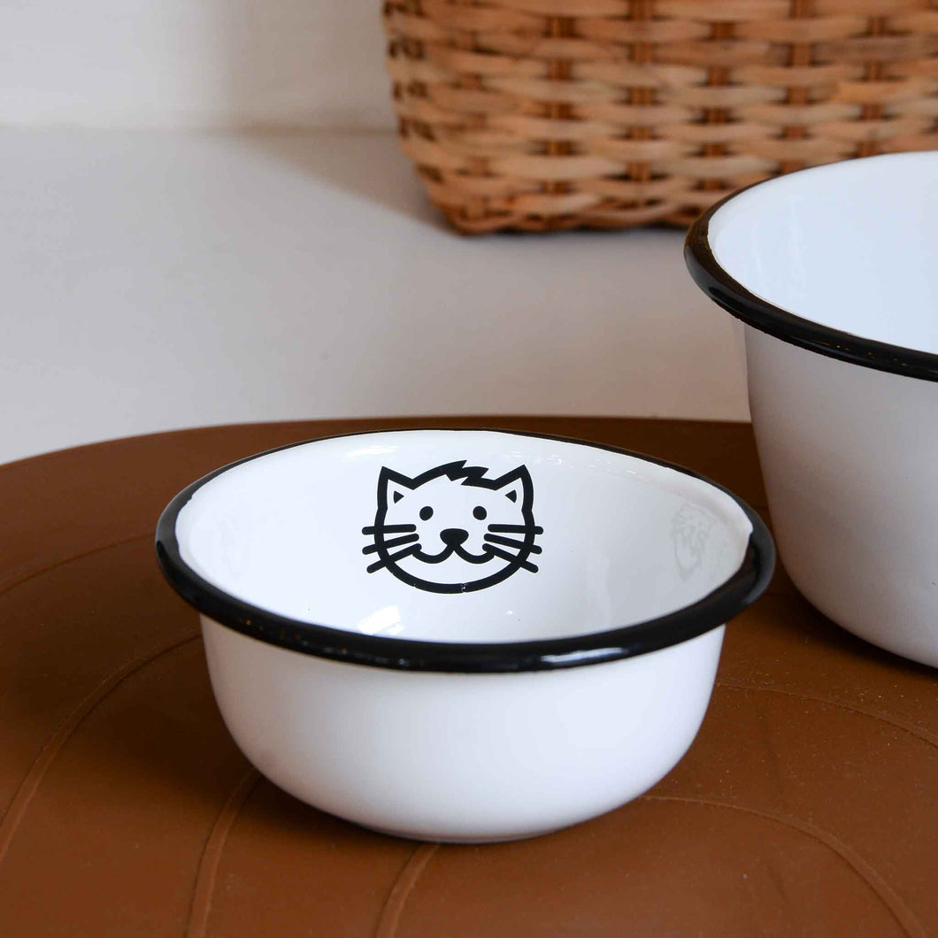 Enamel bowl for cats