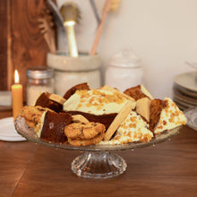 Load image into Gallery viewer, Vintage Style Glass Cake Stands