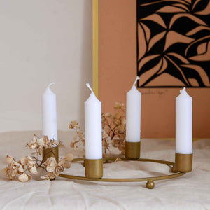 Round candle holder in gold for four candles