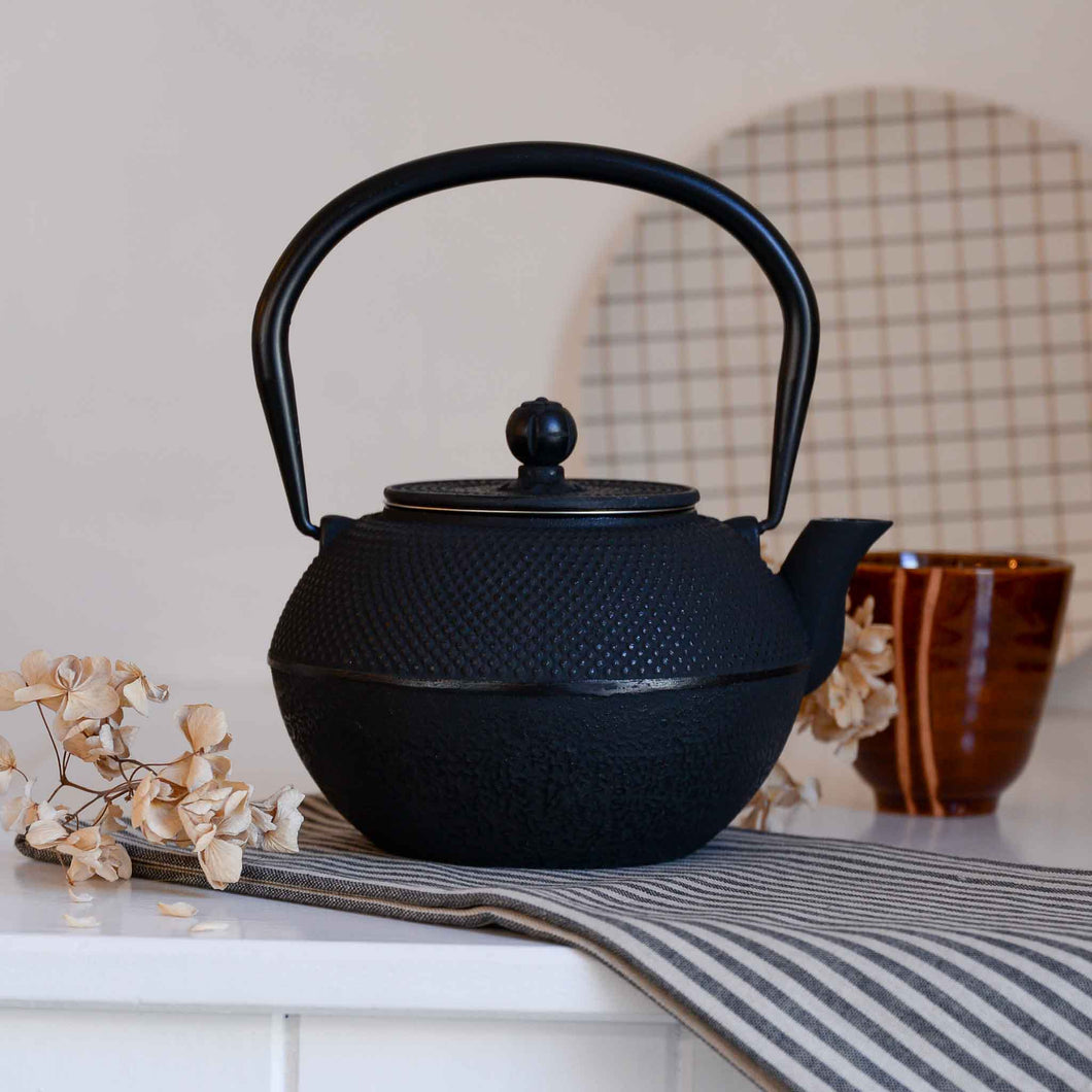 Cast iron black teapot with strainer