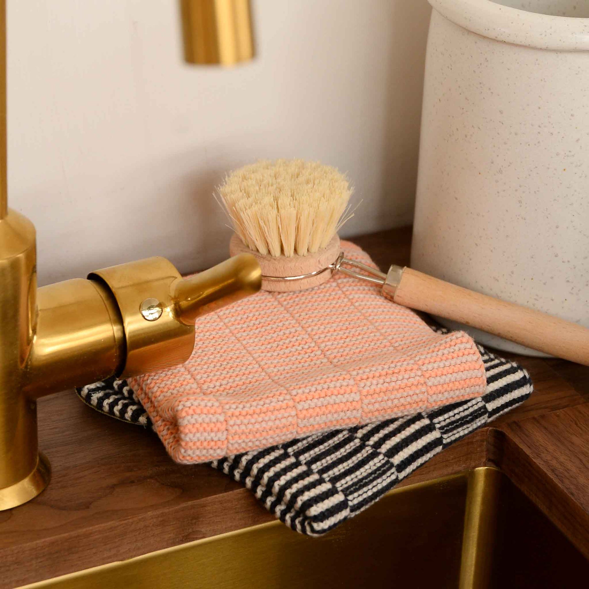Oyoy living dish cloths stringa in anthracite and coral 100% organic cotton fabric