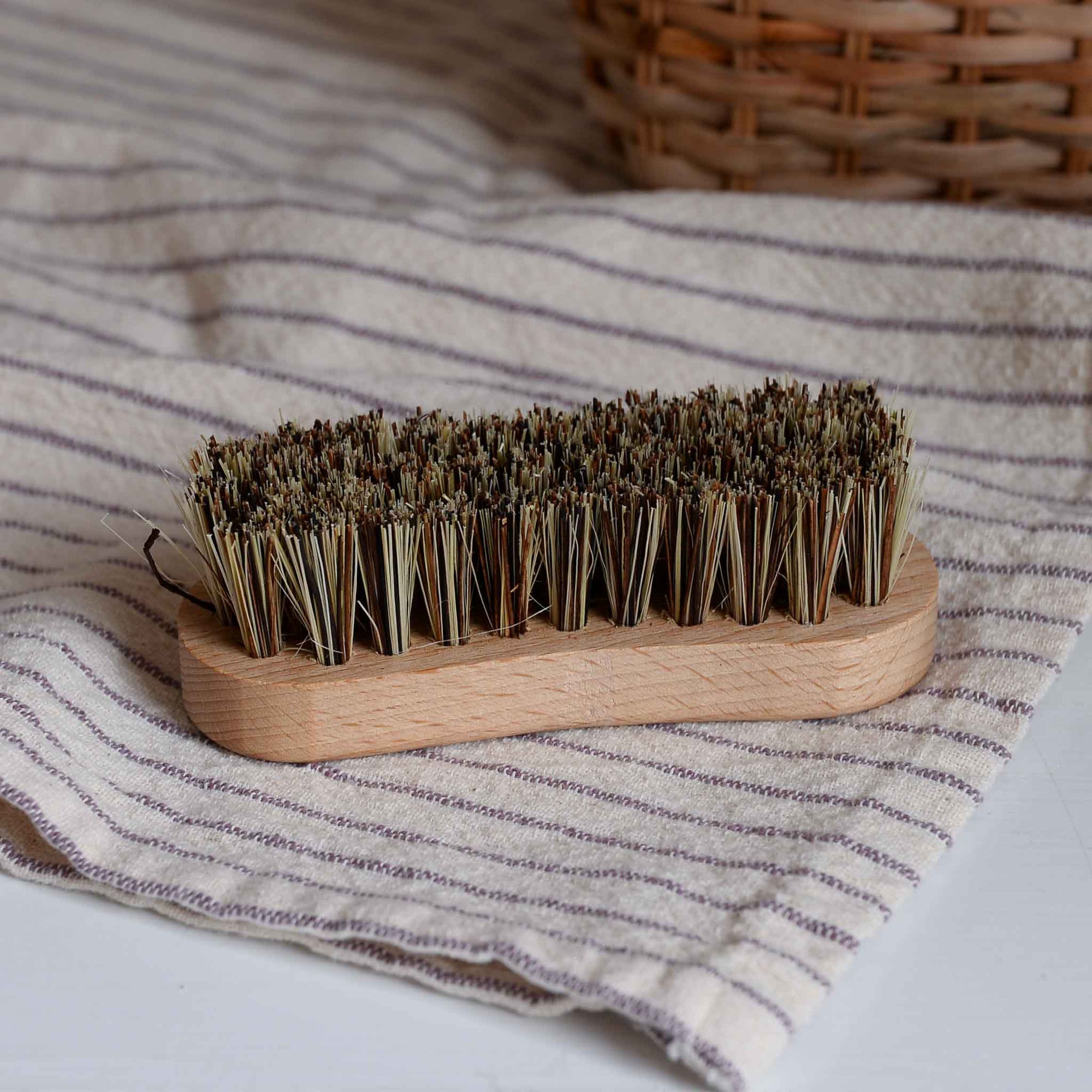 Redecker Scrubbing Brush 8 Shape in Brown