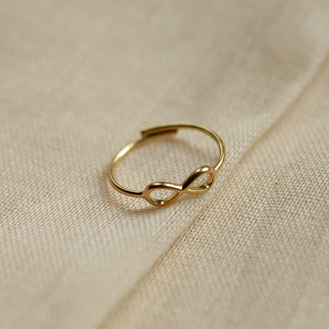 Wide Flowing Infinity Ring in 14k Yellow Gold – Sziro Jewelry