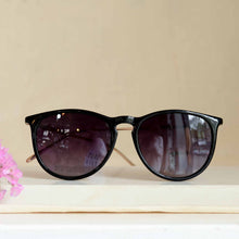 Load image into Gallery viewer, Pilgrim Vanille Gold-Plated Sunglasses black